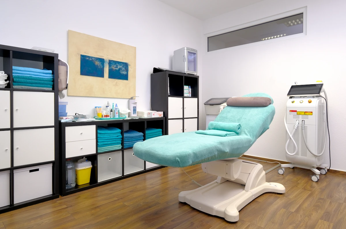 Behandlungsraum Haarfrei-Trier – Laser Haarentfernung